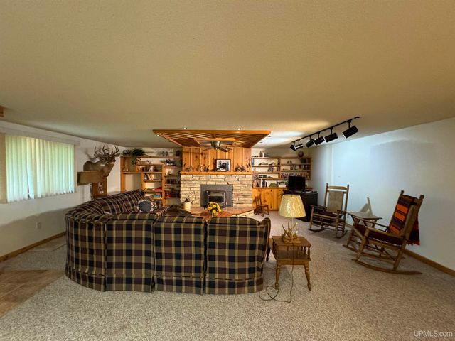 W5940 Springview Dr, Norway, MI 49870