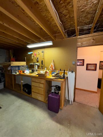 W5940 Springview Dr, Norway, MI 49870