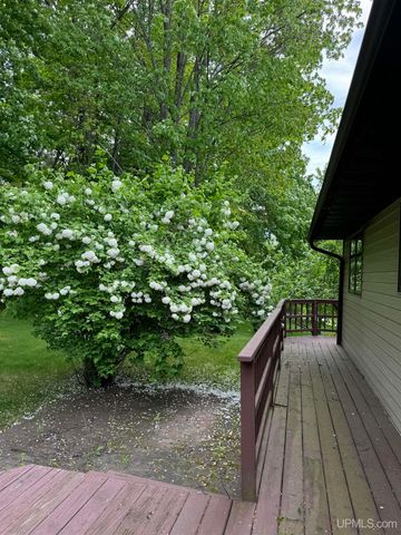 W5940 Springview Dr, Norway, MI 49870