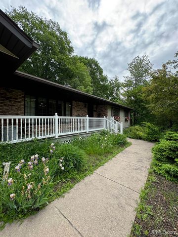 W5940 Springview Dr, Norway, MI 49870