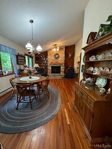 W5940 Springview Dr, Norway, MI 49870