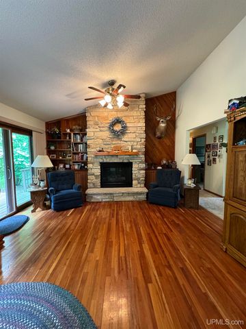 W5940 Springview Dr, Norway, MI 49870