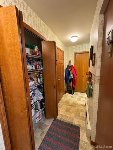 W5940 Springview Dr, Norway, MI 49870