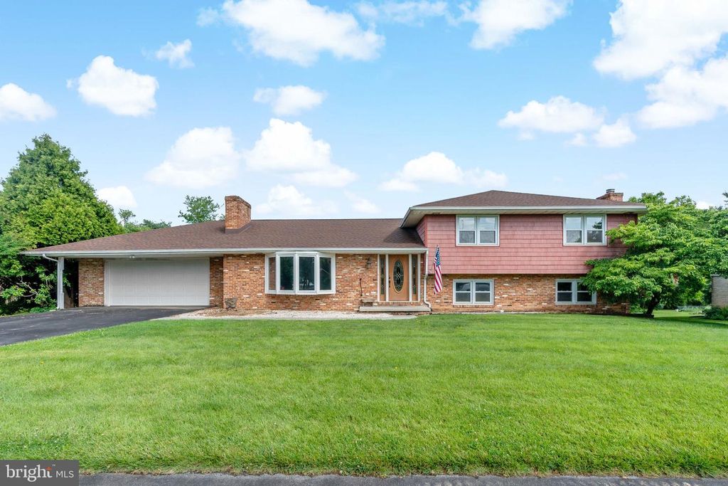 319 HERMITAGE DR, Martinsburg, WV 25405