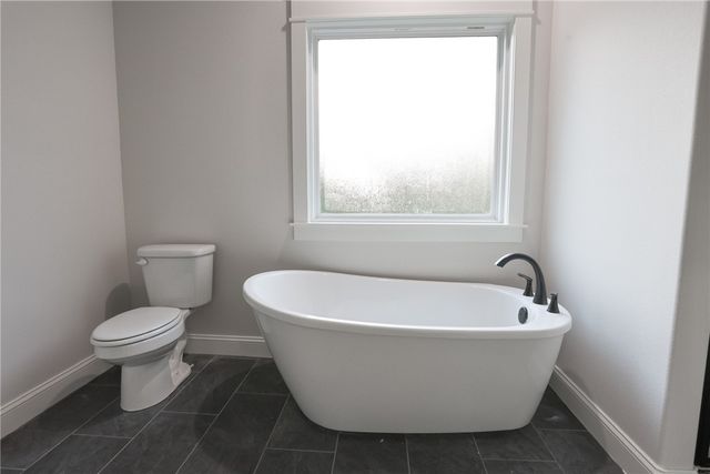 27 Kirkcudbright Lane, Bella Vista, AR 72715