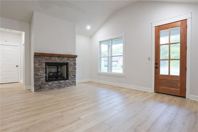 27 Kirkcudbright Lane, Bella Vista, AR 72715