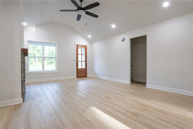 27 Kirkcudbright Lane, Bella Vista, AR 72715