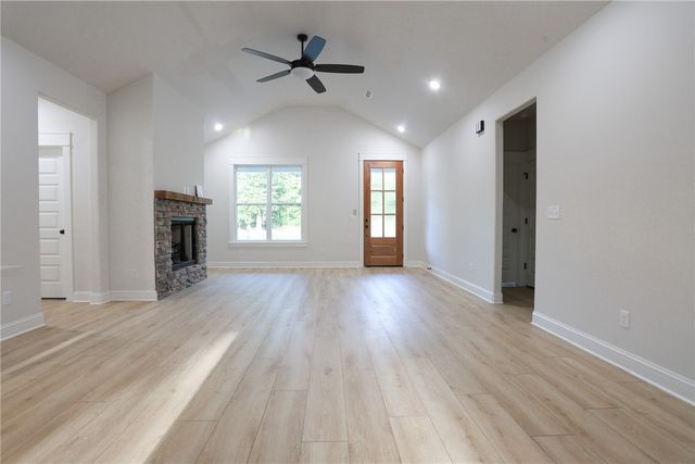 27 Kirkcudbright Lane, Bella Vista, AR 72715