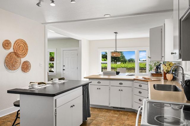 2855 Fulton Rd, Fulton, CA 95439