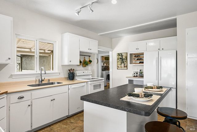 2855 Fulton Rd, Fulton, CA 95439