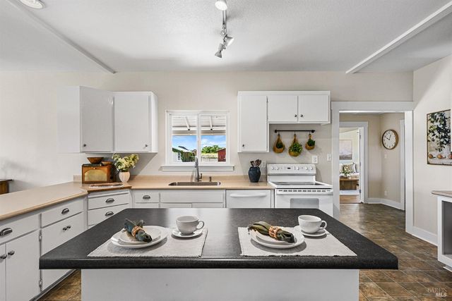 2855 Fulton Rd, Fulton, CA 95439