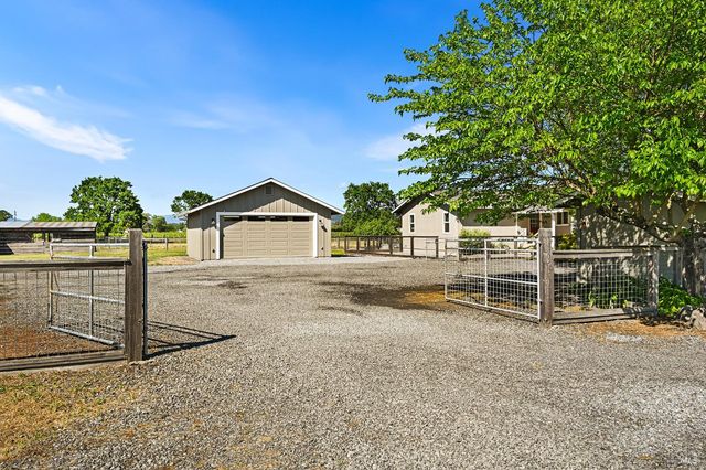 2855 Fulton Rd, Fulton, CA 95439