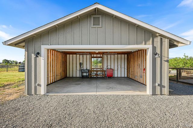 2855 Fulton Rd, Fulton, CA 95439