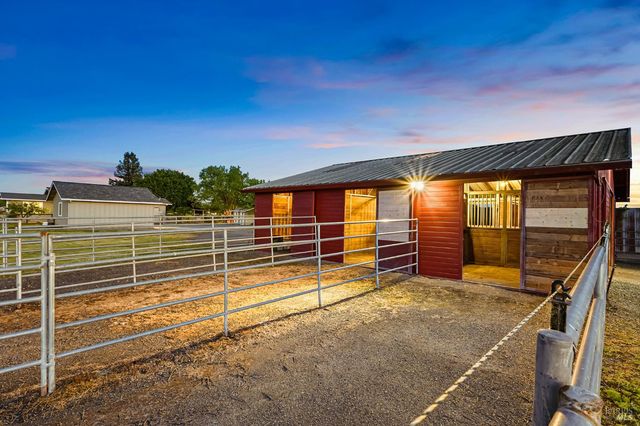 2855 Fulton Rd, Fulton, CA 95439