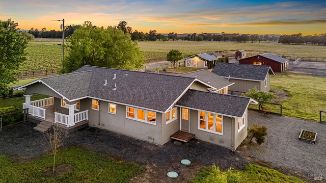 2855 Fulton Rd, Fulton, CA 95439