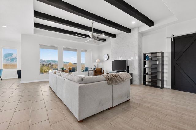 6914 Cleary Loop NE, Rio Rancho, NM 87144