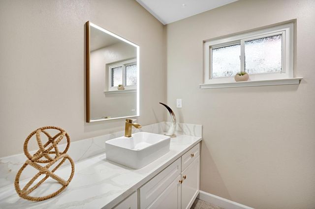 6615 N Harrison Avenue, Fresno, CA 93711