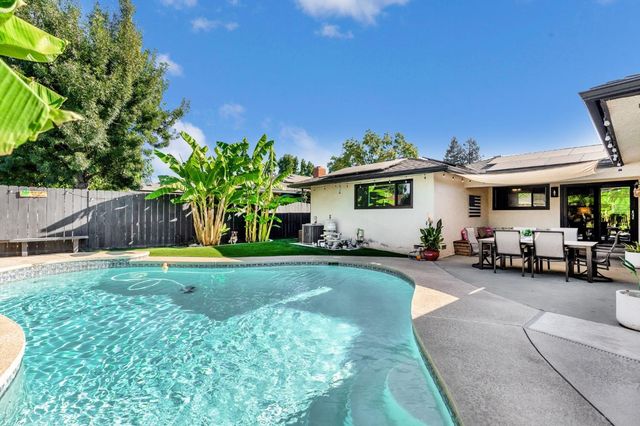 6615 N Harrison Avenue, Fresno, CA 93711