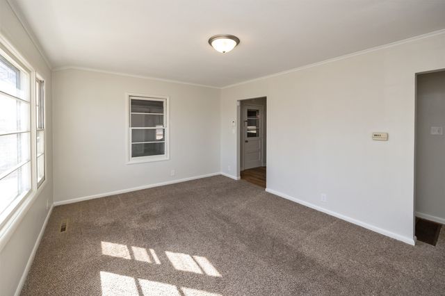 4290 NW 11th Street, Des Moines, IA 50313
