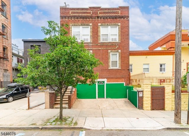 320 7Th St, Union City, NJ 07087