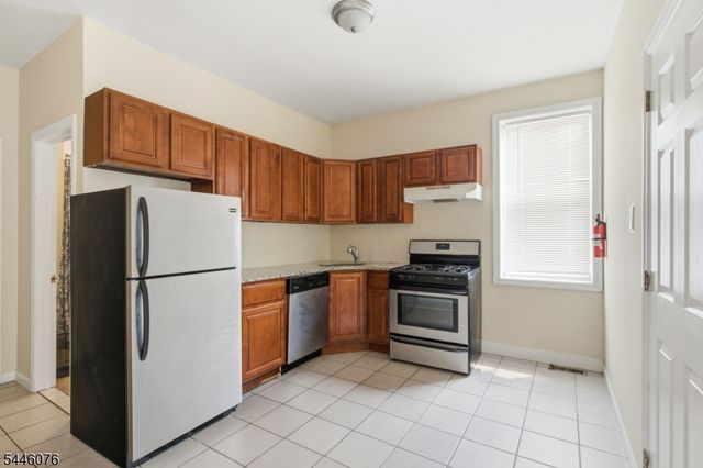 320 7Th St, Union City, NJ 07087