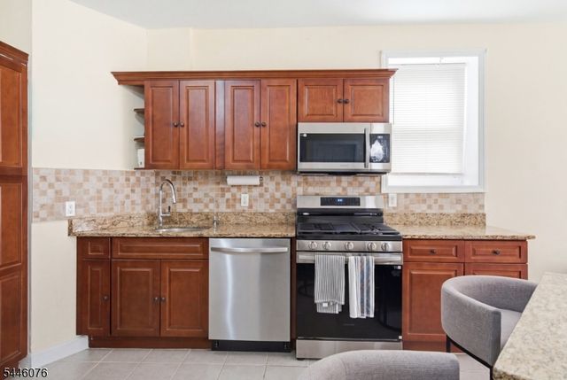 320 7Th St, Union City, NJ 07087