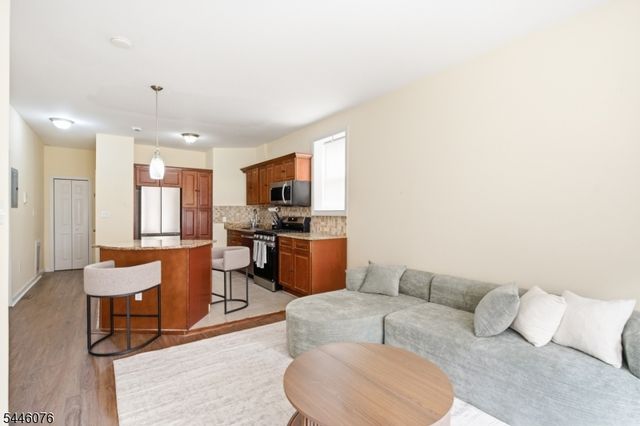 320 7Th St, Union City, NJ 07087
