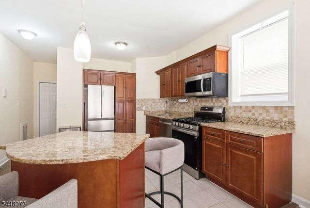 320 7Th St, Union City, NJ 07087