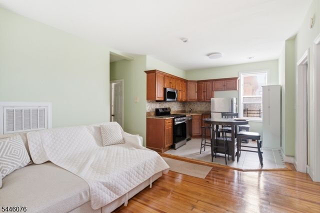 320 7Th St, Union City, NJ 07087