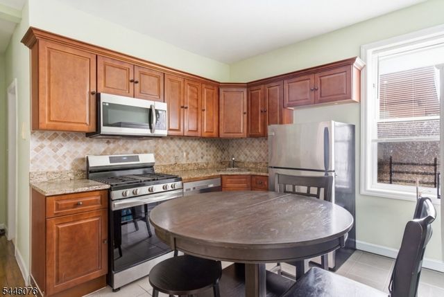 320 7Th St, Union City, NJ 07087