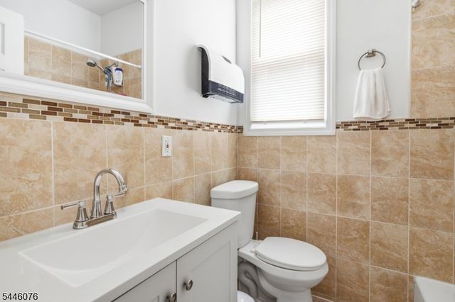 320 7Th St, Union City, NJ 07087