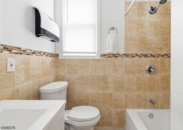 320 7Th St, Union City, NJ 07087