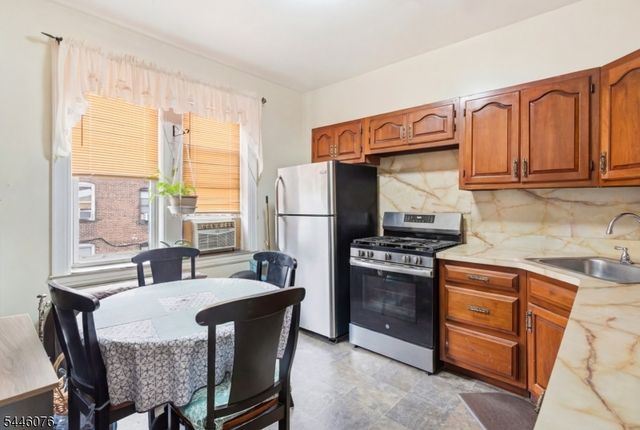 320 7Th St, Union City, NJ 07087