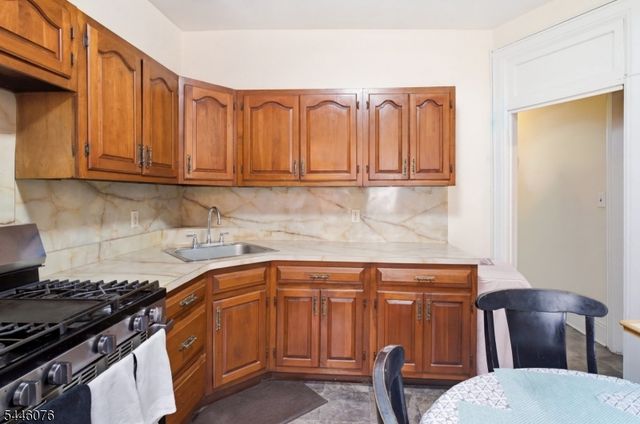 320 7Th St, Union City, NJ 07087