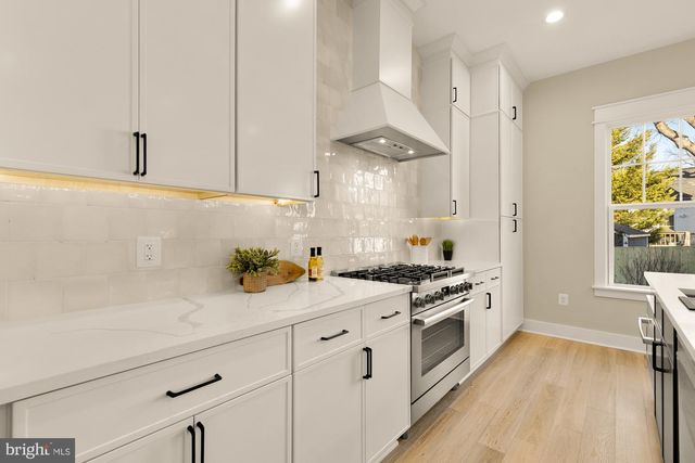 859 N LEXINGTON ST, Arlington, VA 22205