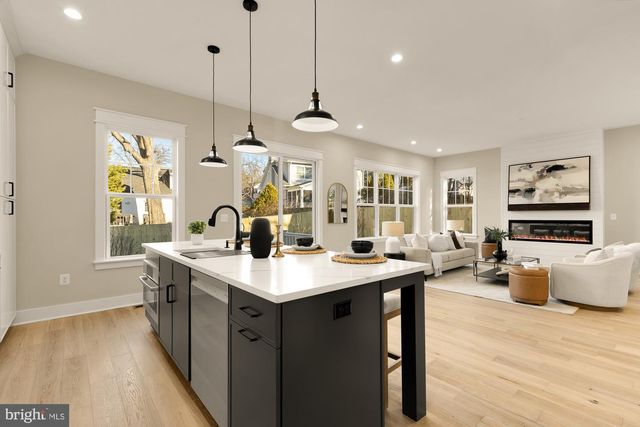 859 N LEXINGTON ST, Arlington, VA 22205