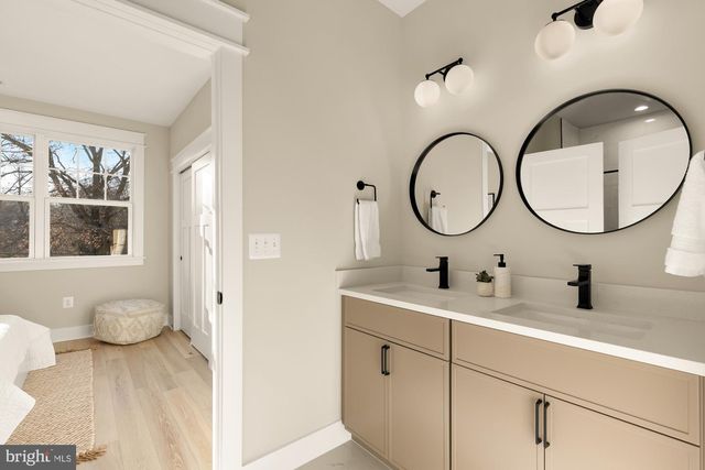 859 N LEXINGTON ST, Arlington, VA 22205