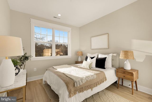 859 N LEXINGTON ST, Arlington, VA 22205