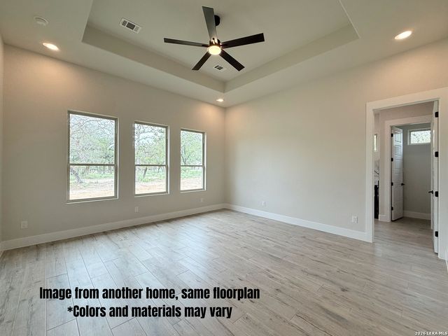 125 Timber Pl, La Vernia, TX 78101