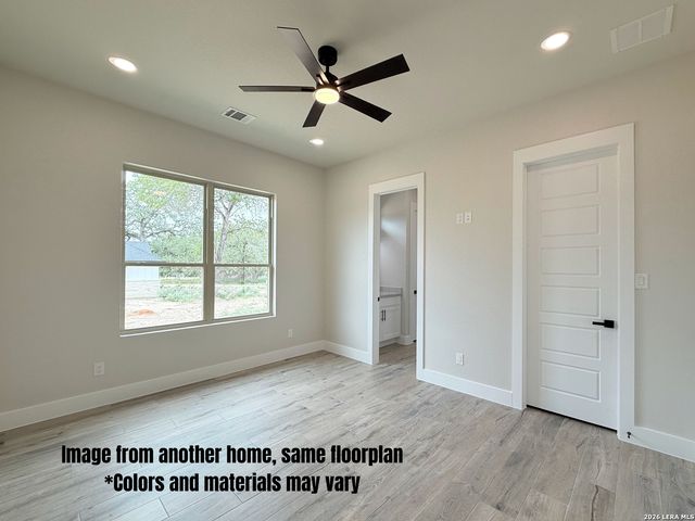 125 Timber Pl, La Vernia, TX 78101