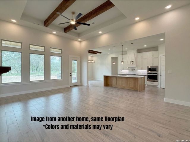125 Timber Pl, La Vernia, TX 78101
