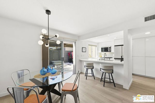 250 E Via Escuela C, Palm Springs, CA 92262