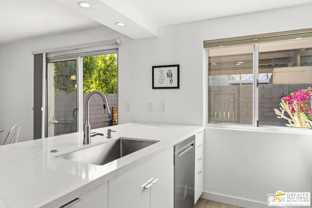 250 E Via Escuela C, Palm Springs, CA 92262