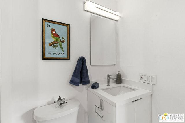 250 E Via Escuela C, Palm Springs, CA 92262