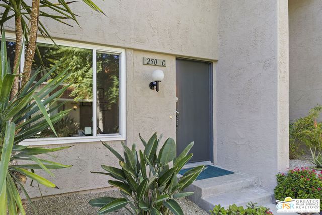 250 E Via Escuela C, Palm Springs, CA 92262
