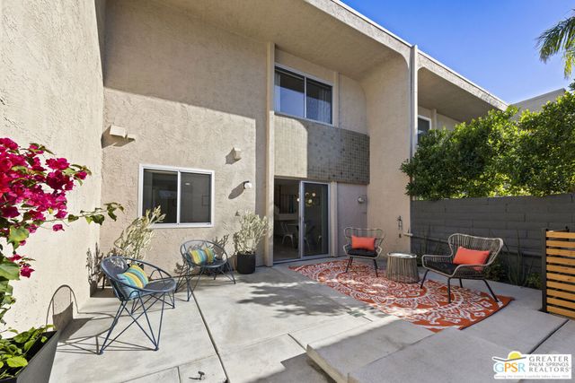 250 E Via Escuela C, Palm Springs, CA 92262