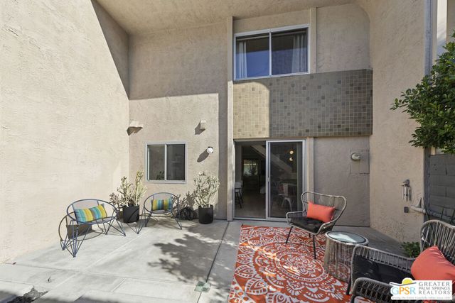 250 E Via Escuela C, Palm Springs, CA 92262