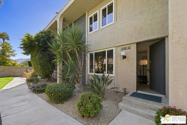 250 E Via Escuela C, Palm Springs, CA 92262