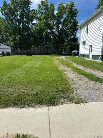 826 E Mount Morris Street, Mount Morris, MI 48458