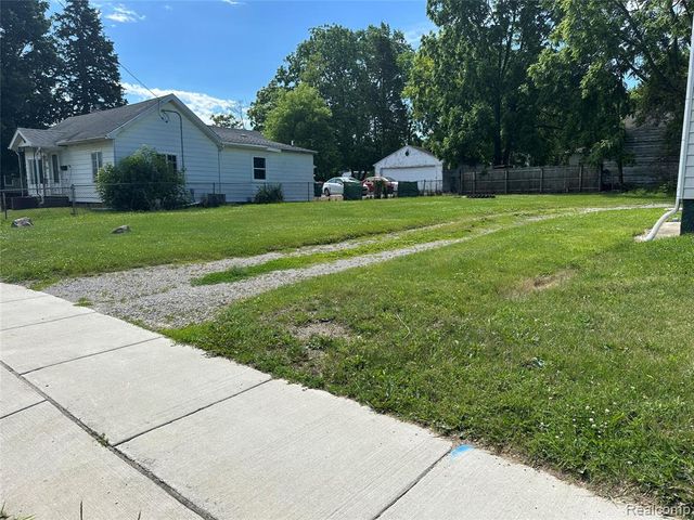 826 E Mount Morris Street, Mount Morris, MI 48458